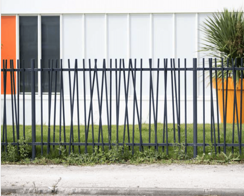 Clôture Aluminium Barreaudée - Ozaé Graviers Déco Clôture Aluminium Barreaudée - Ozaé Graviers Déco, design et sécurité pour vos extérieurs