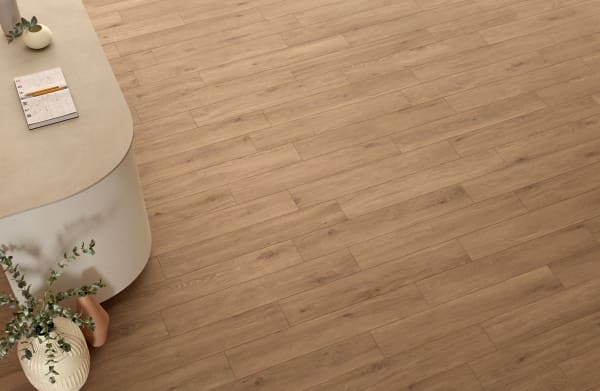 Dalle Céramique COCOON – Joy – Ozaé Graviers Déco Dalle Céramique COCOON - Joy, teinte bois moyen naturel pour extérieur – Ozaé Graviers Déco