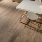 Dalle Céramique VIBE - Rovere 2 Dalle Céramique VIBE - Rovere imitation bois chêne clair pour extérieur – Ozaé Graviers Déco