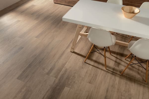 Dalle Céramique VIBE – Rovere – Ozaé Graviers Déco Dalle Céramique VIBE - Rovere imitation bois chêne clair pour extérieur – Ozaé Graviers Déco